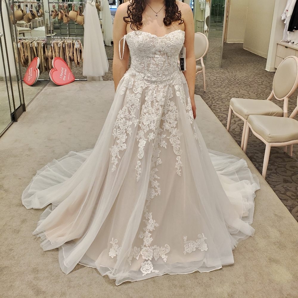 Davids Bridal Wedding Dress